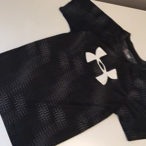 Boys size 7 under armor shirt